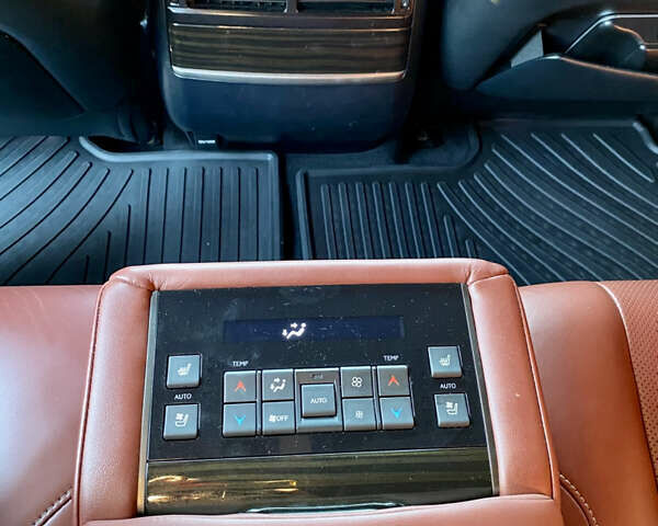 Черный Лексус ЛХ, объемом двигателя 4.46 л и пробегом 145 тыс. км за 67000 $, фото 15 на Automoto.ua