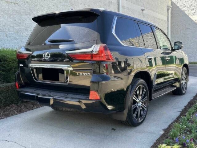 Лексус ЛХ 2019 у Кривому Розі на Automoto.ua Чорний Лексус ЛХ, об'ємом двигуна 5.7 л та пробігом 44 тис. км за 15600 $, фото 6 на Automoto.ua