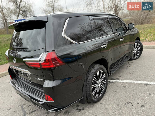 Черный Лексус ЛХ, объемом двигателя 5.66 л и пробегом 55 тыс. км за 81900 $, фото 39 на Automoto.ua