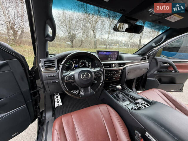 Черный Лексус ЛХ, объемом двигателя 5.66 л и пробегом 55 тыс. км за 81900 $, фото 54 на Automoto.ua