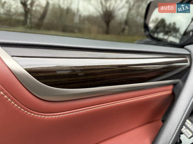 Черный Лексус ЛХ, объемом двигателя 5.66 л и пробегом 55 тыс. км за 81900 $, фото 46 на Automoto.ua