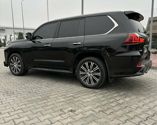 Черный Лексус ЛХ, объемом двигателя 5.66 л и пробегом 1 тыс. км за 72000 $, фото 4 на Automoto.ua