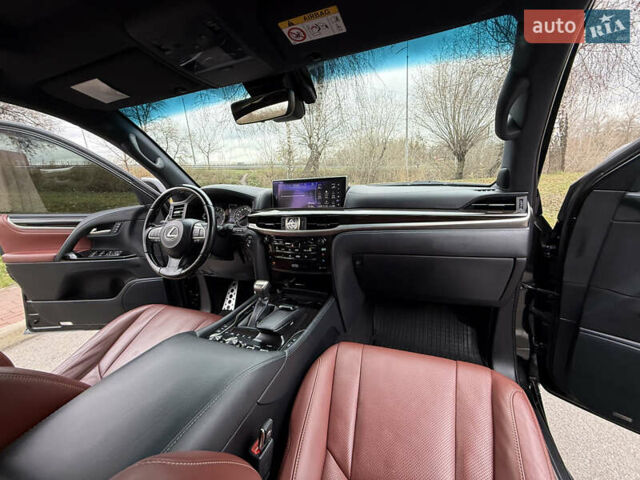 Черный Лексус ЛХ, объемом двигателя 5.66 л и пробегом 55 тыс. км за 81900 $, фото 56 на Automoto.ua