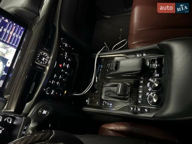 Лексус ЛХ 2019 в Киеве на Automoto.ua Черный Лексус ЛХ, объемом двигателя 5.66 л и пробегом 180 тыс. км за 72000 $, фото 23 на Automoto.ua