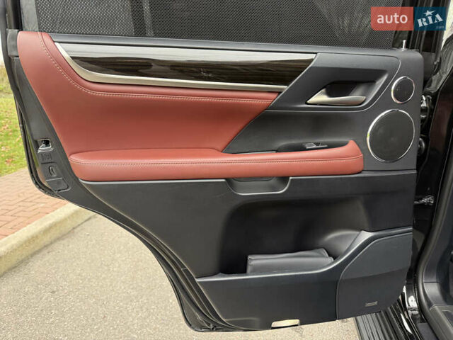 Черный Лексус ЛХ, объемом двигателя 5.66 л и пробегом 55 тыс. км за 81900 $, фото 51 на Automoto.ua