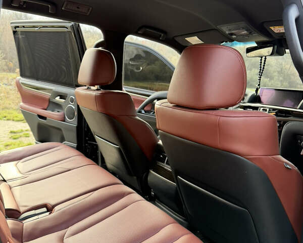 Чорний Лексус ЛХ, об'ємом двигуна 4.46 л та пробігом 74 тис. км за 84300 $, фото 32 на Automoto.ua