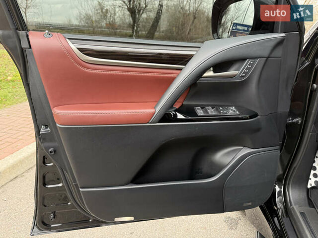 Черный Лексус ЛХ, объемом двигателя 5.66 л и пробегом 55 тыс. км за 81900 $, фото 42 на Automoto.ua