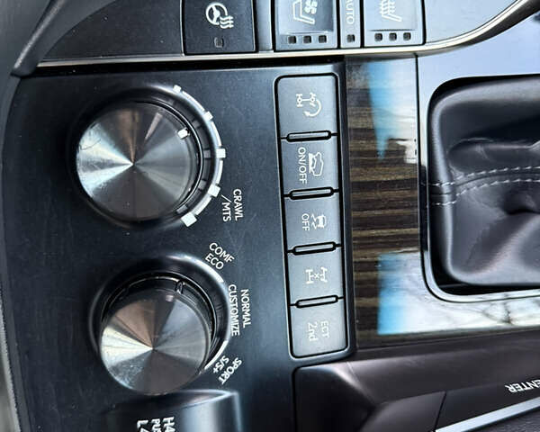 Черный Лексус ЛХ, объемом двигателя 4.46 л и пробегом 112 тыс. км за 82600 $, фото 49 на Automoto.ua