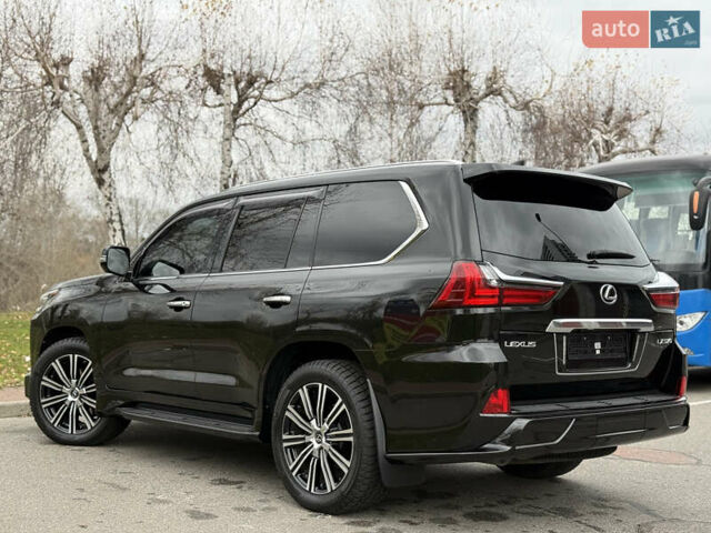 Черный Лексус ЛХ, объемом двигателя 5.66 л и пробегом 55 тыс. км за 81900 $, фото 29 на Automoto.ua