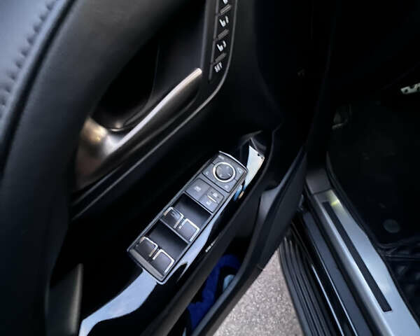 Черный Лексус ЛХ, объемом двигателя 5.66 л и пробегом 127 тыс. км за 76000 $, фото 45 на Automoto.ua