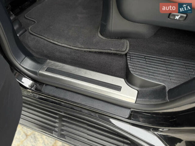 Черный Лексус ЛХ, объемом двигателя 4.46 л и пробегом 208 тыс. км за 70000 $, фото 56 на Automoto.ua