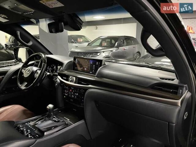 Чорний Лексус ЛХ, об'ємом двигуна 4.46 л та пробігом 85 тис. км за 82700 $, фото 42 на Automoto.ua