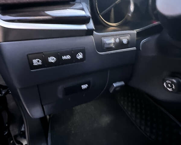 Черный Лексус ЛХ, объемом двигателя 5.66 л и пробегом 127 тыс. км за 76000 $, фото 36 на Automoto.ua