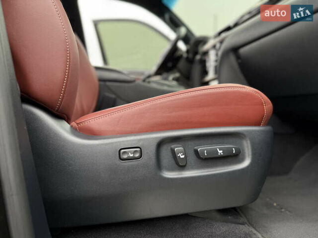 Черный Лексус ЛХ, объемом двигателя 4.46 л и пробегом 208 тыс. км за 70000 $, фото 74 на Automoto.ua