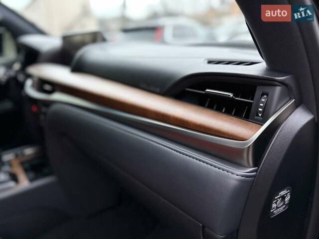 Черный Лексус ЛХ, объемом двигателя 4.46 л и пробегом 120 тыс. км за 69999 $, фото 109 на Automoto.ua