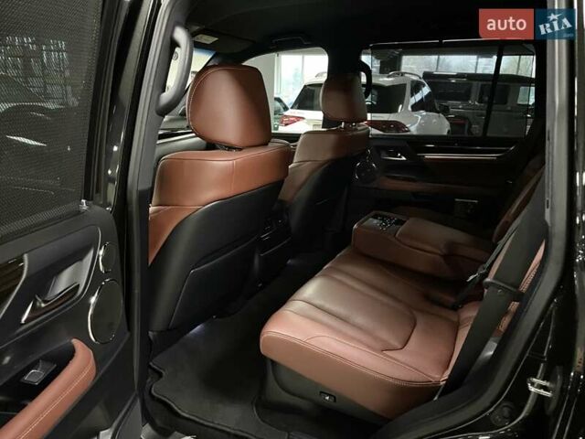 Чорний Лексус ЛХ, об'ємом двигуна 4.46 л та пробігом 85 тис. км за 82700 $, фото 32 на Automoto.ua