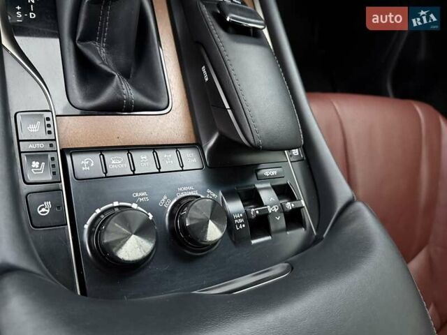 Черный Лексус ЛХ, объемом двигателя 4.46 л и пробегом 120 тыс. км за 69999 $, фото 93 на Automoto.ua