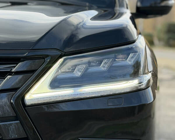 Чорний Лексус ЛХ, об'ємом двигуна 4.46 л та пробігом 74 тис. км за 84300 $, фото 6 на Automoto.ua