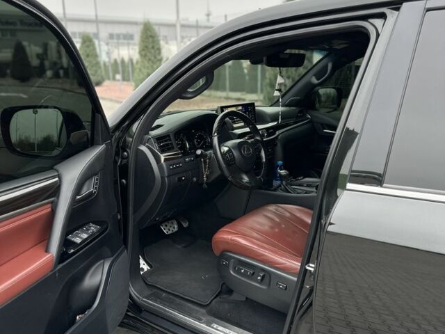 Черный Лексус ЛХ, объемом двигателя 5.7 л и пробегом 1 тыс. км за 72000 $, фото 5 на Automoto.ua