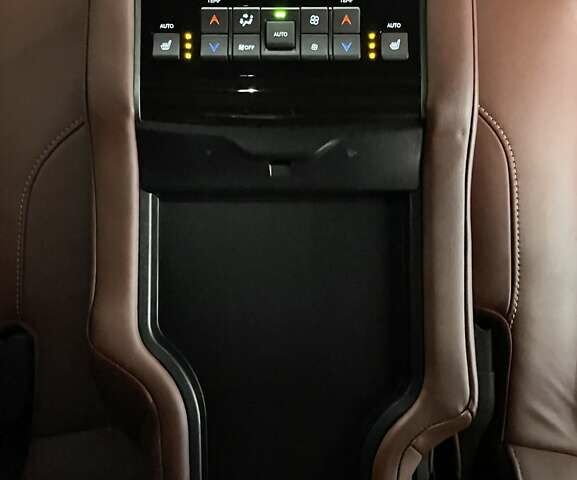 Чорний Лексус ЛХ, об'ємом двигуна 4.46 л та пробігом 85 тис. км за 82700 $, фото 38 на Automoto.ua