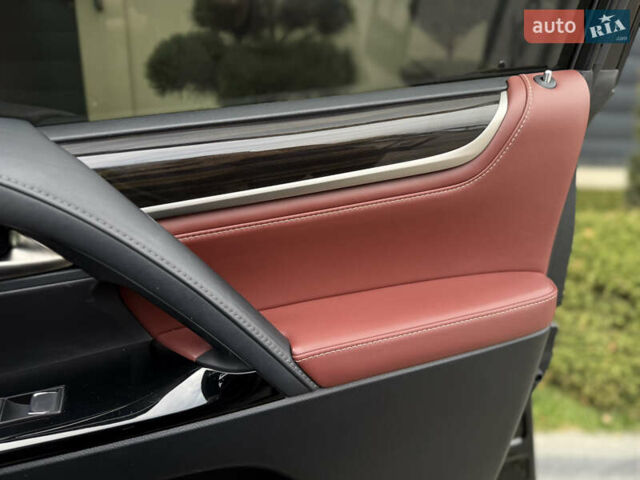 Черный Лексус ЛХ, объемом двигателя 4.46 л и пробегом 208 тыс. км за 70000 $, фото 72 на Automoto.ua