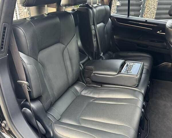Черный Лексус ЛХ, объемом двигателя 4.46 л и пробегом 144 тыс. км за 75000 $, фото 45 на Automoto.ua