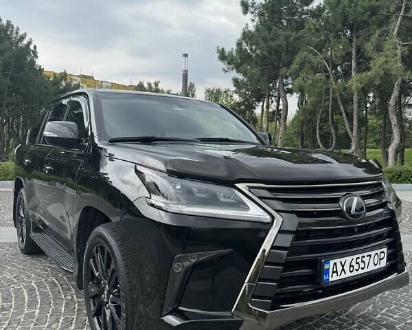 Чорний Лексус ЛХ, об'ємом двигуна 4.46 л та пробігом 134 тис. км за 78599 $, фото 1 на Automoto.ua
