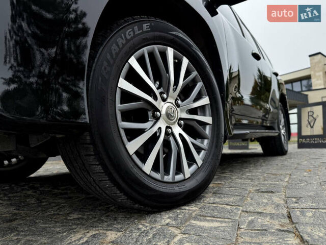 Черный Лексус ЛХ, объемом двигателя 4.46 л и пробегом 208 тыс. км за 70000 $, фото 7 на Automoto.ua