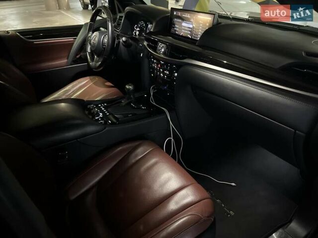 Лексус ЛХ 2019 в Киеве на Automoto.ua Черный Лексус ЛХ, объемом двигателя 5.66 л и пробегом 180 тыс. км за 72000 $, фото 18 на Automoto.ua