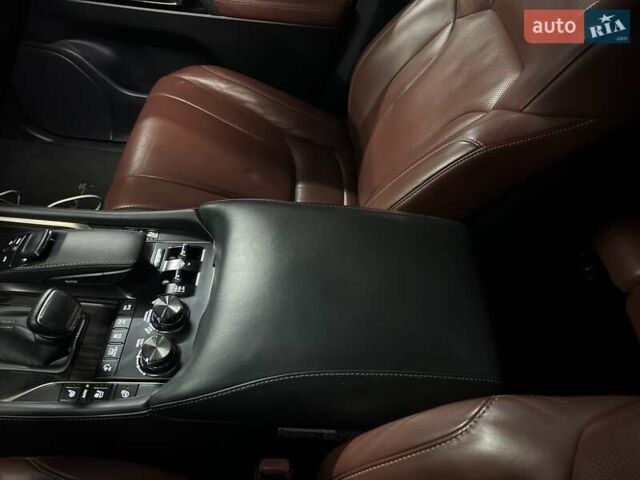 Лексус ЛХ 2019 в Киеве на Automoto.ua Черный Лексус ЛХ, объемом двигателя 5.66 л и пробегом 180 тыс. км за 72000 $, фото 22 на Automoto.ua