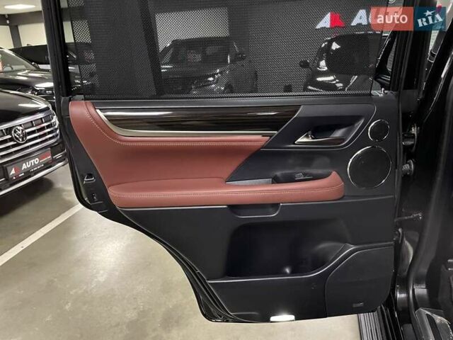 Чорний Лексус ЛХ, об'ємом двигуна 4.46 л та пробігом 85 тис. км за 82700 $, фото 30 на Automoto.ua