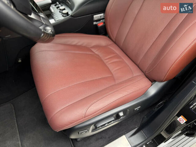 Черный Лексус ЛХ, объемом двигателя 4.46 л и пробегом 208 тыс. км за 70000 $, фото 32 на Automoto.ua