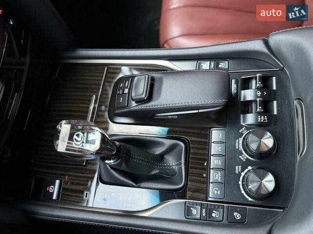 Черный Лексус ЛХ, объемом двигателя 4.46 л и пробегом 112 тыс. км за 82600 $, фото 36 на Automoto.ua