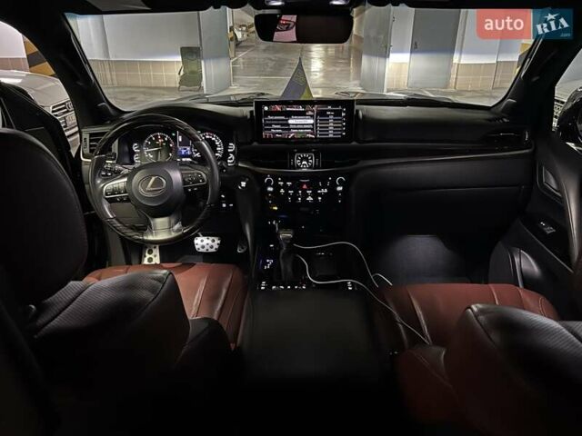 Лексус ЛХ 2019 в Киеве на Automoto.ua Черный Лексус ЛХ, объемом двигателя 5.66 л и пробегом 180 тыс. км за 72000 $, фото 16 на Automoto.ua