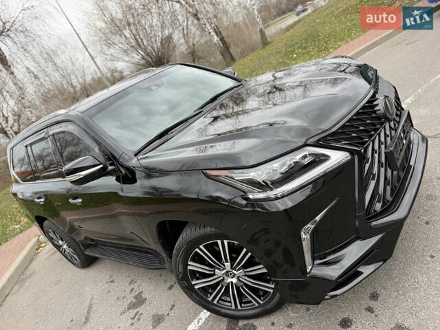 Черный Лексус ЛХ, объемом двигателя 5.66 л и пробегом 55 тыс. км за 81900 $, фото 18 на Automoto.ua