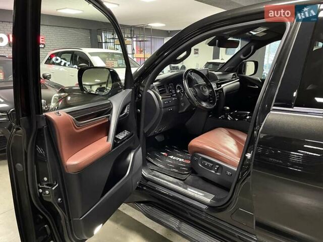 Чорний Лексус ЛХ, об'ємом двигуна 4.46 л та пробігом 85 тис. км за 82700 $, фото 21 на Automoto.ua