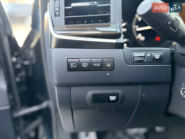 Черный Лексус ЛХ, объемом двигателя 5.7 л и пробегом 37 тыс. км за 170000 $, фото 6 на Automoto.ua