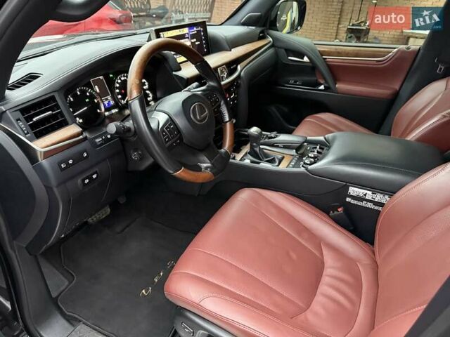 Черный Лексус ЛХ, объемом двигателя 4.46 л и пробегом 120 тыс. км за 69999 $, фото 1 на Automoto.ua