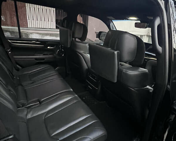 Черный Лексус ЛХ, объемом двигателя 5.66 л и пробегом 127 тыс. км за 76000 $, фото 17 на Automoto.ua