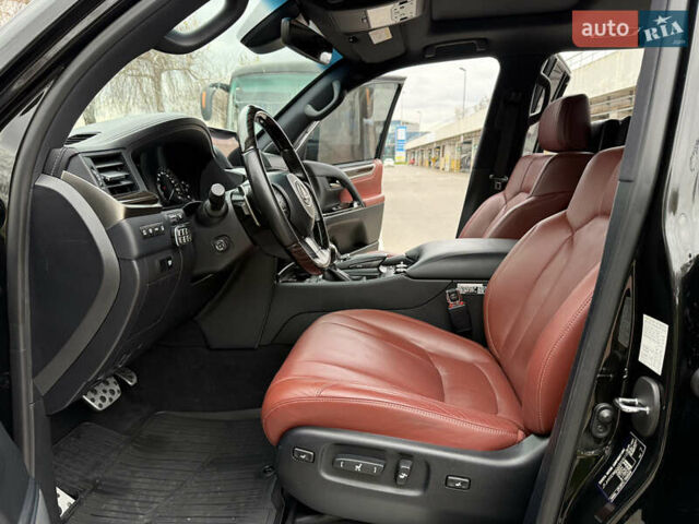 Черный Лексус ЛХ, объемом двигателя 5.66 л и пробегом 55 тыс. км за 81900 $, фото 41 на Automoto.ua