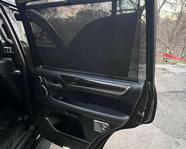 Черный Лексус ЛХ, объемом двигателя 5.66 л и пробегом 127 тыс. км за 76000 $, фото 18 на Automoto.ua