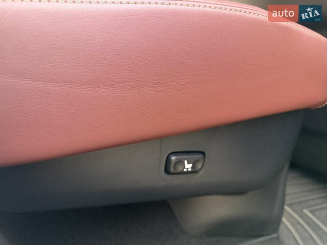 Чорний Лексус ЛХ, об'ємом двигуна 4.46 л та пробігом 74 тис. км за 84300 $, фото 34 на Automoto.ua