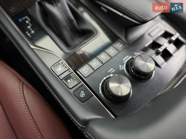 Черный Лексус ЛХ, объемом двигателя 4.46 л и пробегом 208 тыс. км за 70000 $, фото 45 на Automoto.ua