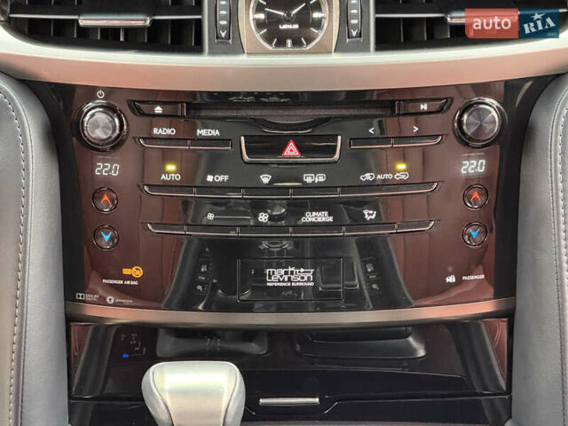 Черный Лексус ЛХ, объемом двигателя 5.66 л и пробегом 55 тыс. км за 81900 $, фото 66 на Automoto.ua