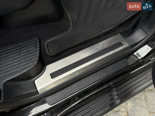 Черный Лексус ЛХ, объемом двигателя 4.46 л и пробегом 208 тыс. км за 70000 $, фото 68 на Automoto.ua