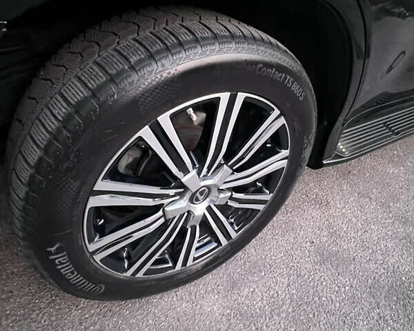 Черный Лексус ЛХ, объемом двигателя 5.66 л и пробегом 127 тыс. км за 76000 $, фото 4 на Automoto.ua