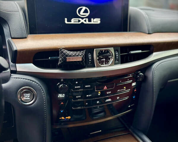 Лексус ЛХ 2019 у Києві на Automoto.ua Чорний Лексус ЛХ, об'ємом двигуна 4.46 л та пробігом 115 тис. км за 68500 $, фото 17 на Automoto.ua