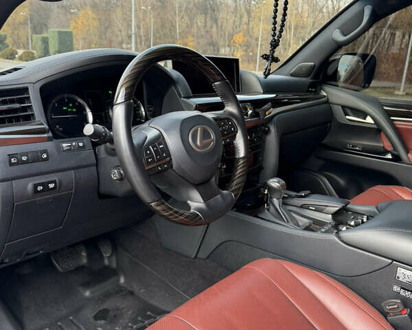 Чорний Лексус ЛХ, об'ємом двигуна 4.46 л та пробігом 74 тис. км за 84300 $, фото 20 на Automoto.ua