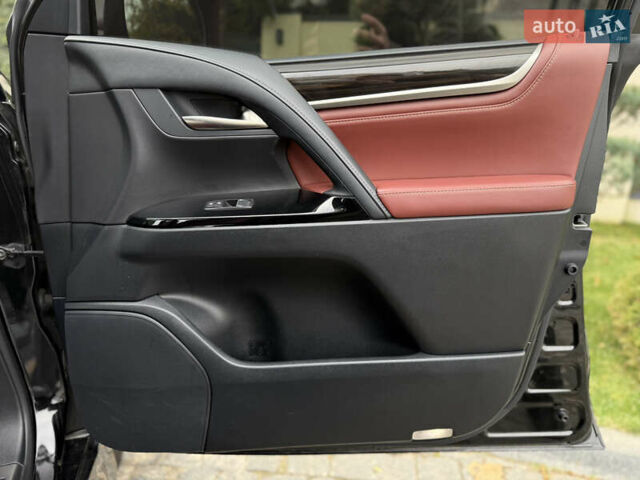 Черный Лексус ЛХ, объемом двигателя 4.46 л и пробегом 208 тыс. км за 70000 $, фото 71 на Automoto.ua