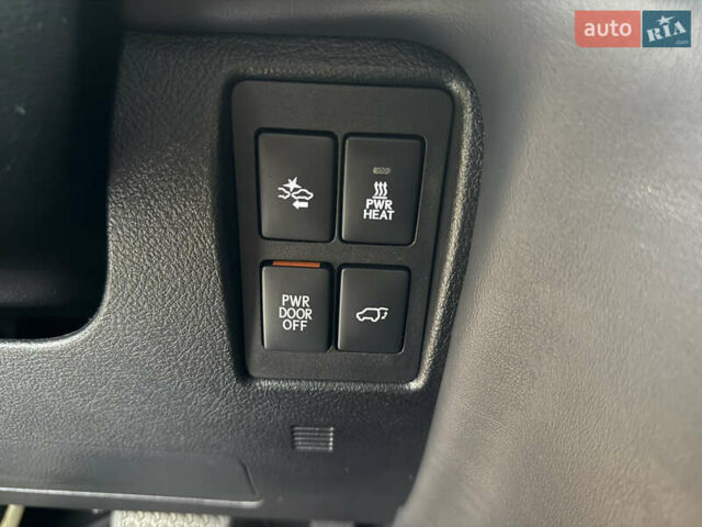 Черный Лексус ЛХ, объемом двигателя 4.46 л и пробегом 112 тыс. км за 82600 $, фото 52 на Automoto.ua